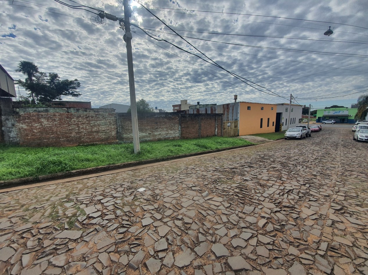 Terreno en venta Av Uruguay