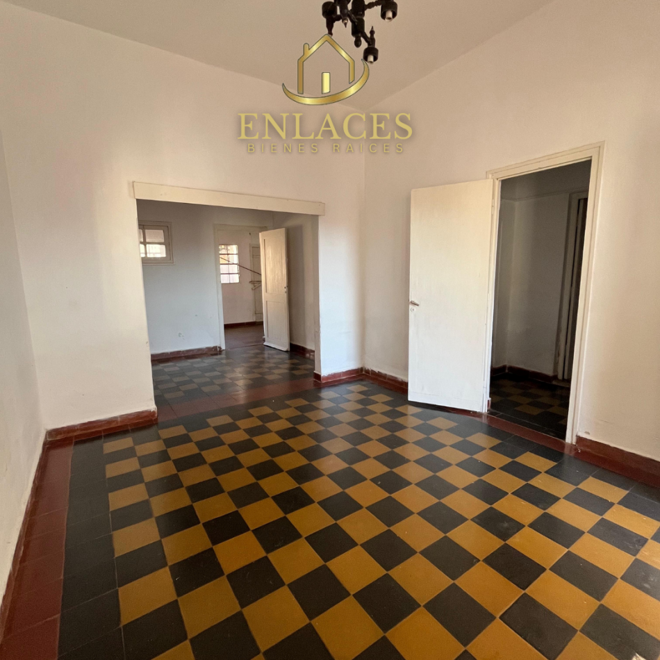 Casa en venta sobre importante Avenida